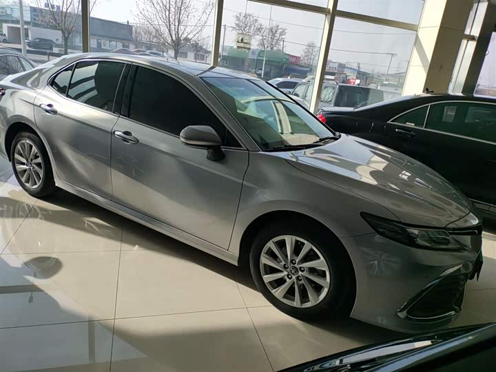 Фото 4 - Toyota Camry