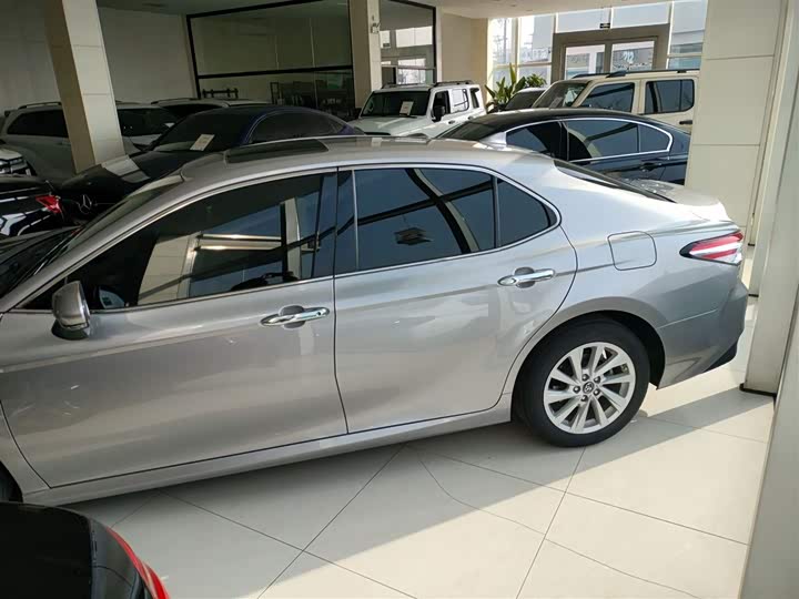 Фото 5 - Toyota Camry