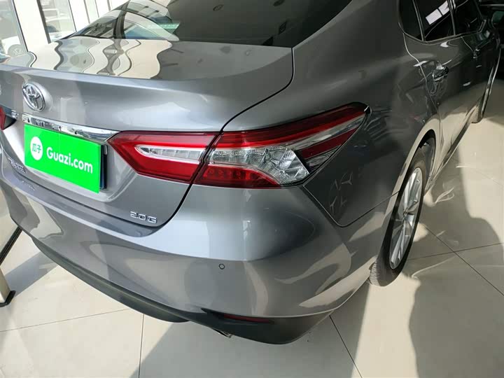 Фото 8 - Toyota Camry