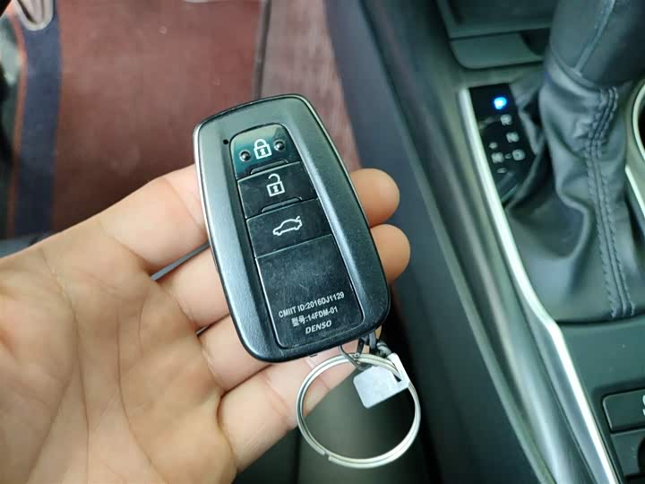 Фото 9 - Toyota Camry