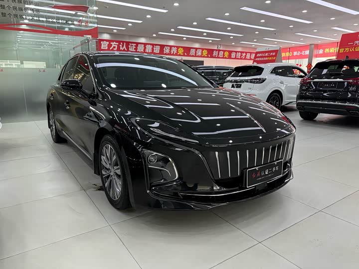 Фото 3 - Hongqi E-QM5