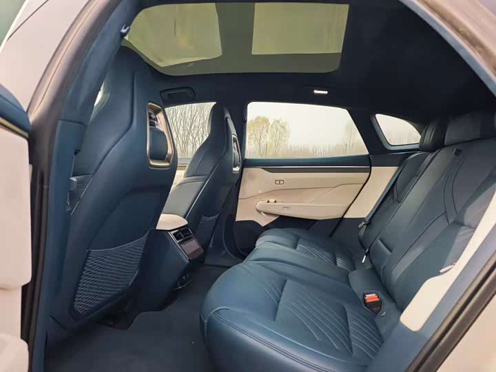 Фото 6 - Zeekr 001