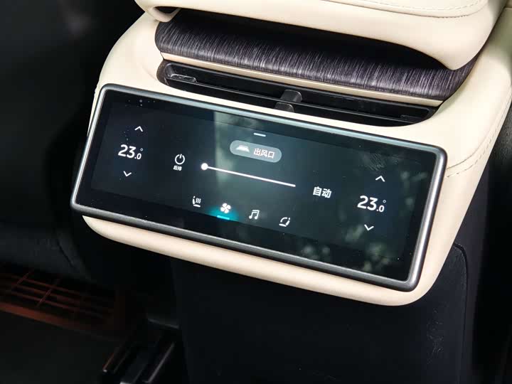 Фото 7 - Nio ES6