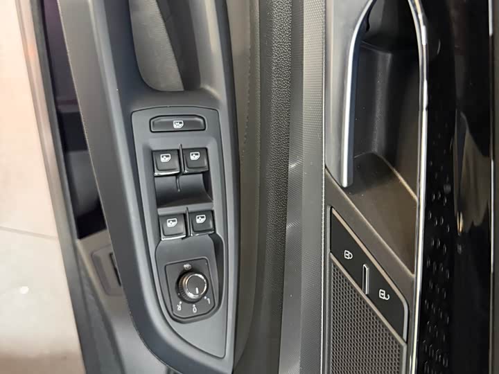 Фото 7 - Volkswagen Passat