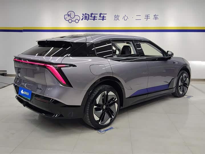 Фото 3 - HiPhi Y