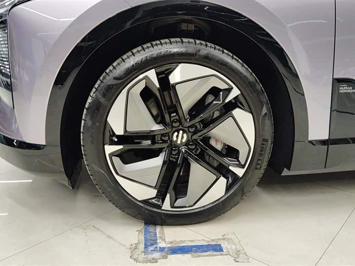 Фото 6 - HiPhi Y