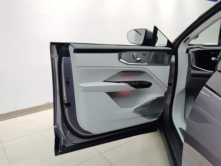 Фото 7 - HiPhi Y