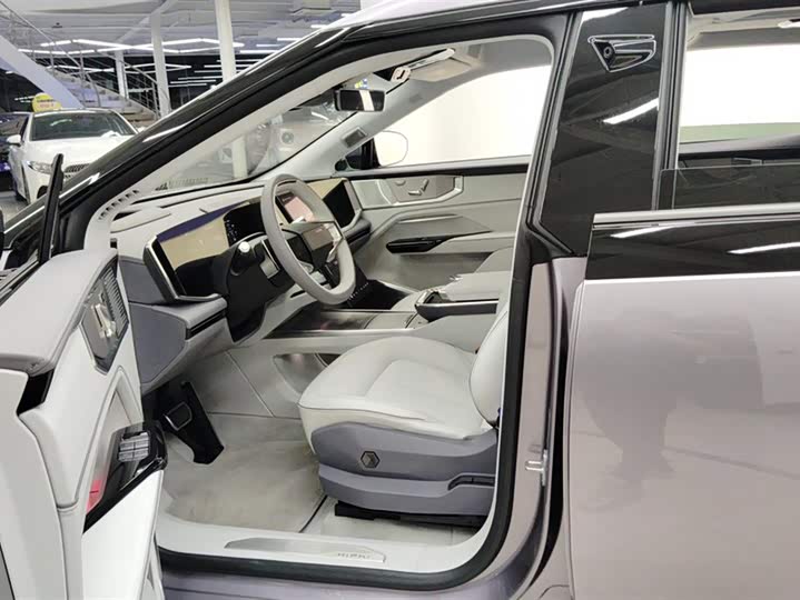 Фото 9 - HiPhi Y