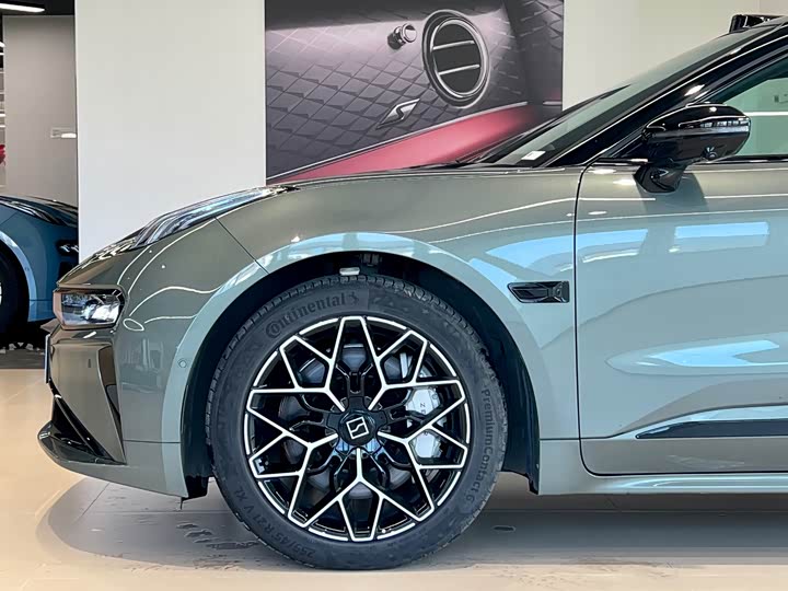 Фото 3 - Zeekr 001