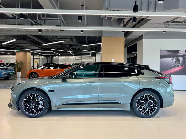 Фото 4 - Zeekr 001