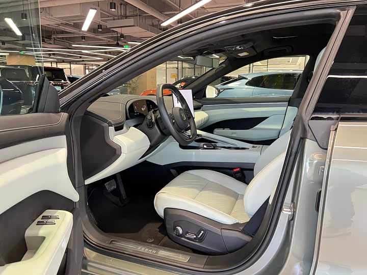 Фото 8 - Zeekr 001