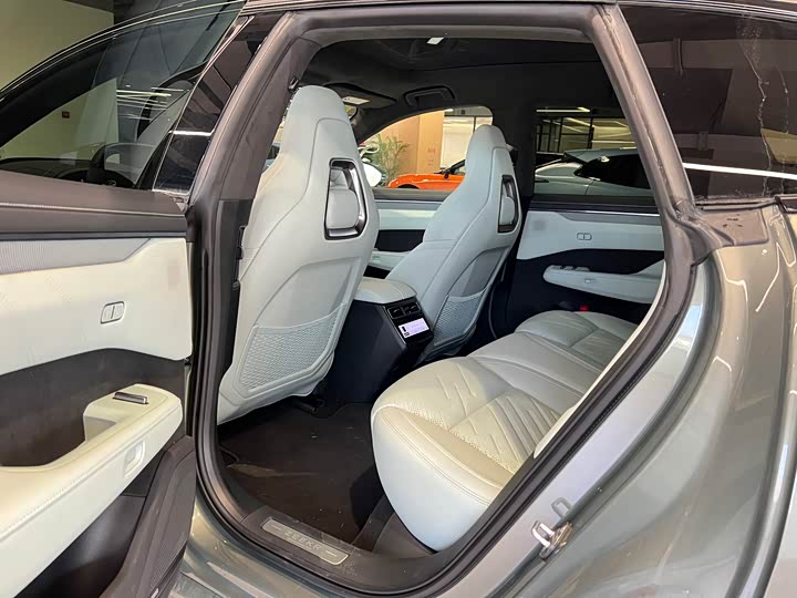 Фото 9 - Zeekr 001