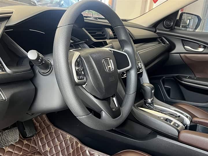 Фото 8 - Honda Civic