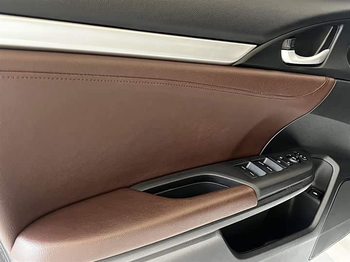 Фото 9 - Honda Civic