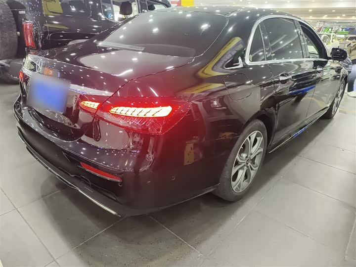 Фото 7 - Mercedes-Benz E-Class