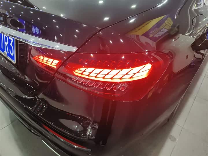 Фото 8 - Mercedes-Benz E-Class