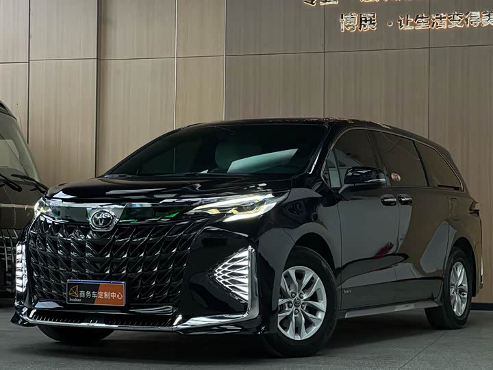 Фото 1 - Toyota Granvia