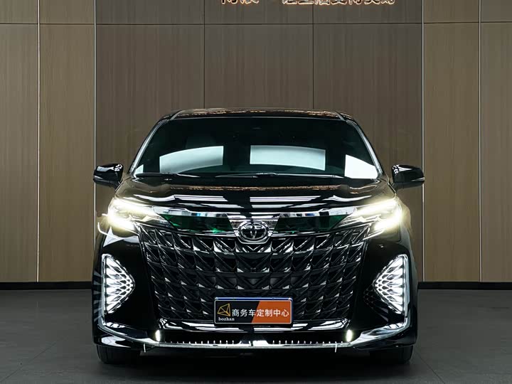 Фото 2 - Toyota Granvia