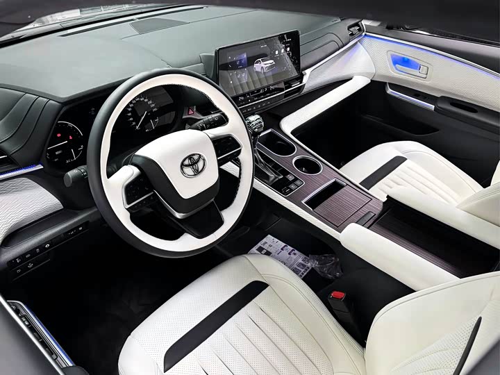 Фото 3 - Toyota Granvia