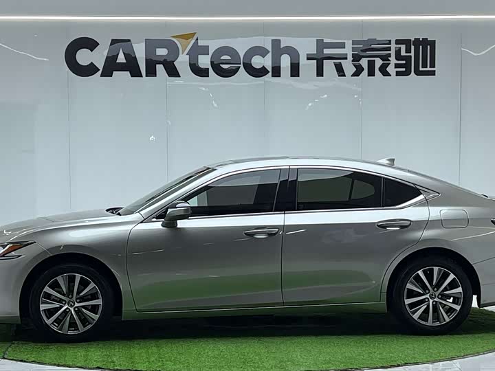 Фото 2 - Lexus ES