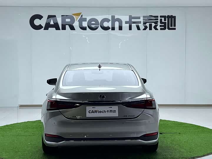 Фото 4 - Lexus ES