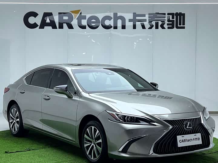 Фото 7 - Lexus ES