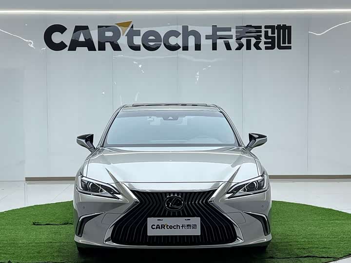 Фото 8 - Lexus ES