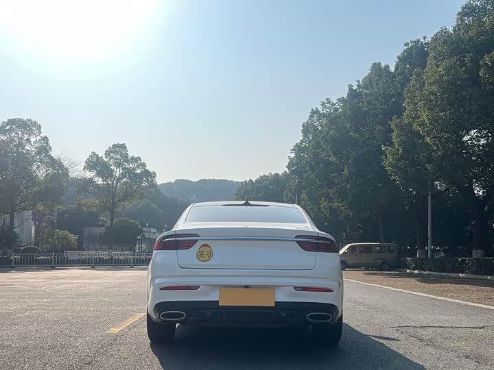 Фото 8 - Geely Preface