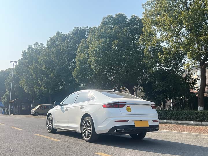 Фото 9 - Geely Preface