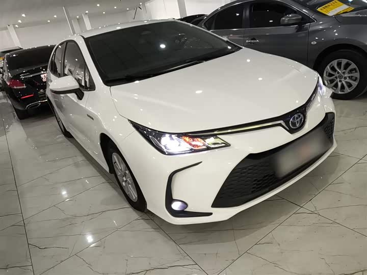 Фото 4 - Toyota Corolla