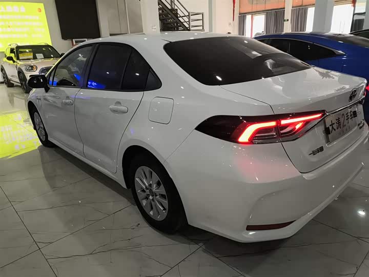 Фото 5 - Toyota Corolla