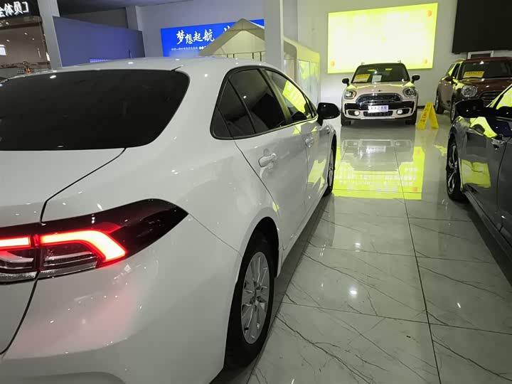 Фото 8 - Toyota Corolla