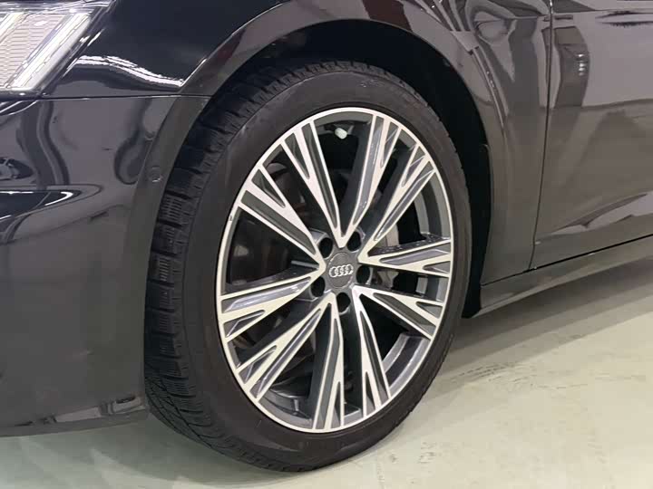 Фото 4 - Audi A6L