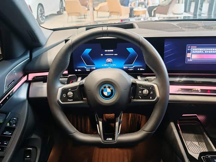 Фото 6 - BMW i5