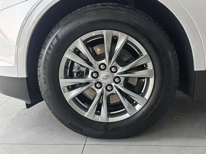 Фото 6 - Cadillac XT5