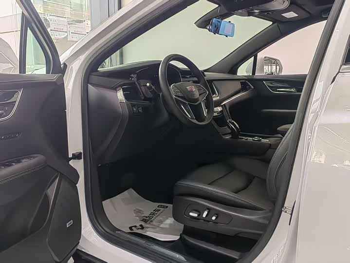 Фото 8 - Cadillac XT5