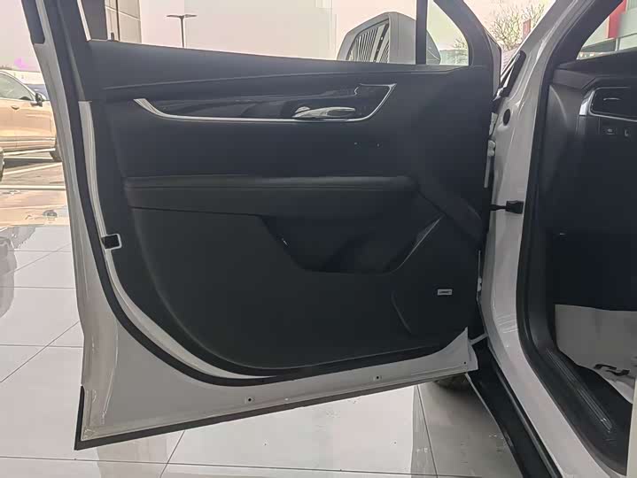Фото 9 - Cadillac XT5