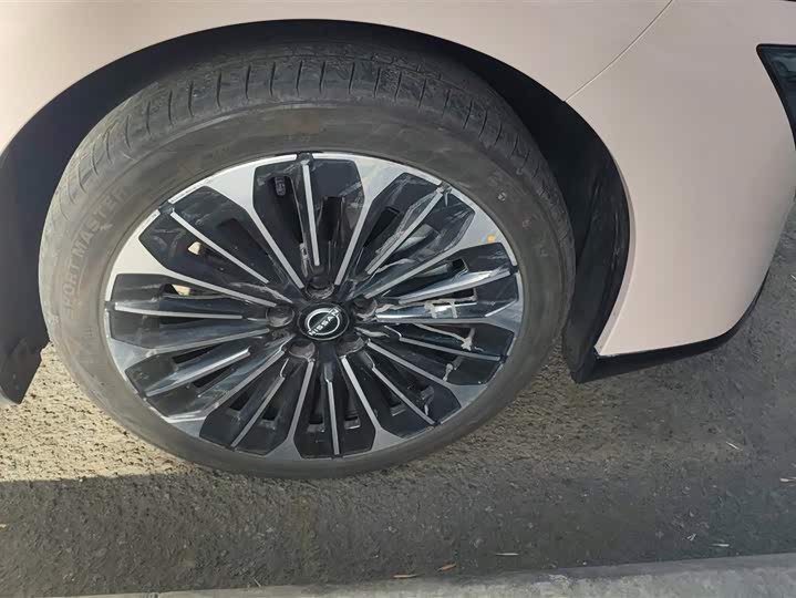 Фото 6 - Nissan N7