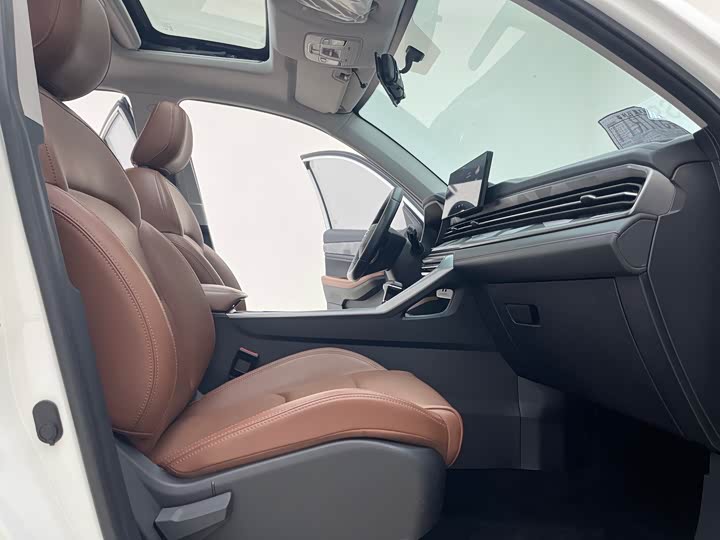 Фото 8 - Geely Vision X6