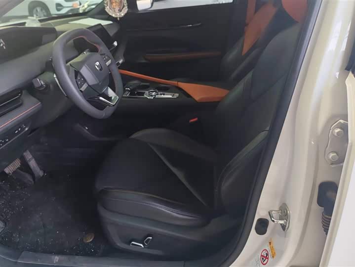 Фото 9 - Changan UNI-V