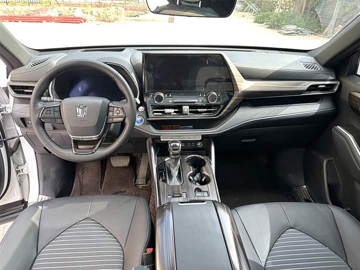 Фото 7 - Toyota Crown Kluger