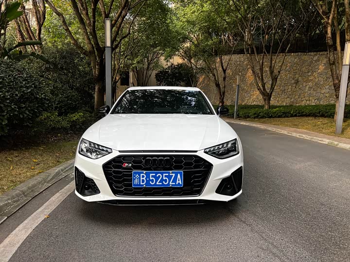 Фото 2 - Audi A4L