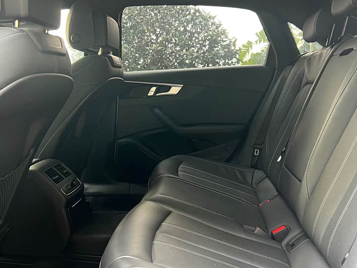 Фото 4 - Audi A4L