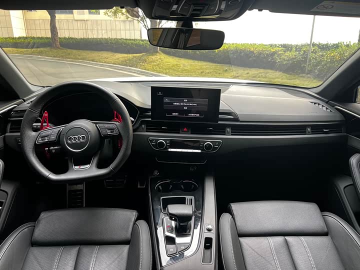 Фото 5 - Audi A4L