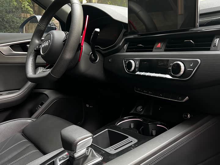 Фото 7 - Audi A4L