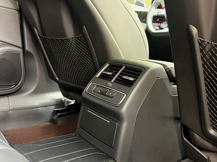 Фото 8 - Audi A4L