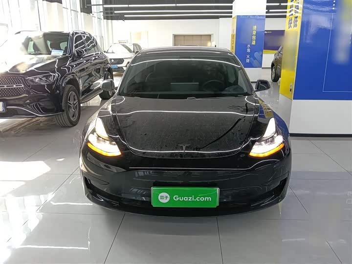 Фото 3 - Tesla Model 3