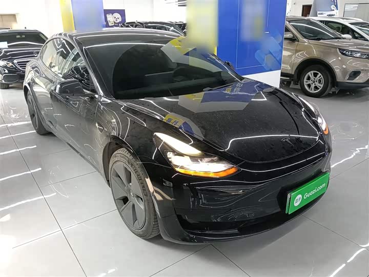 Фото 4 - Tesla Model 3