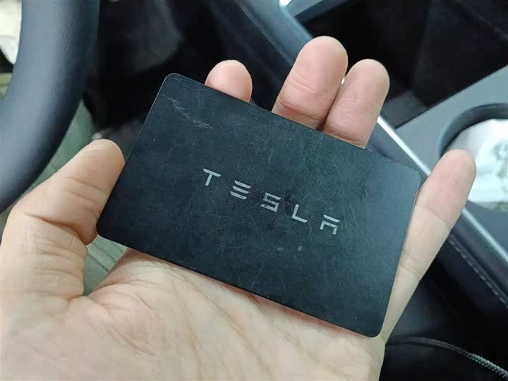 Фото 9 - Tesla Model 3