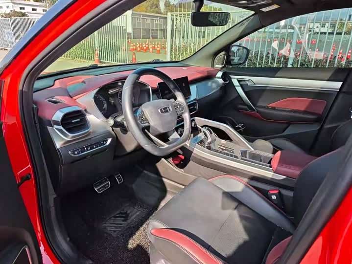 Фото 5 - Geely Coolray